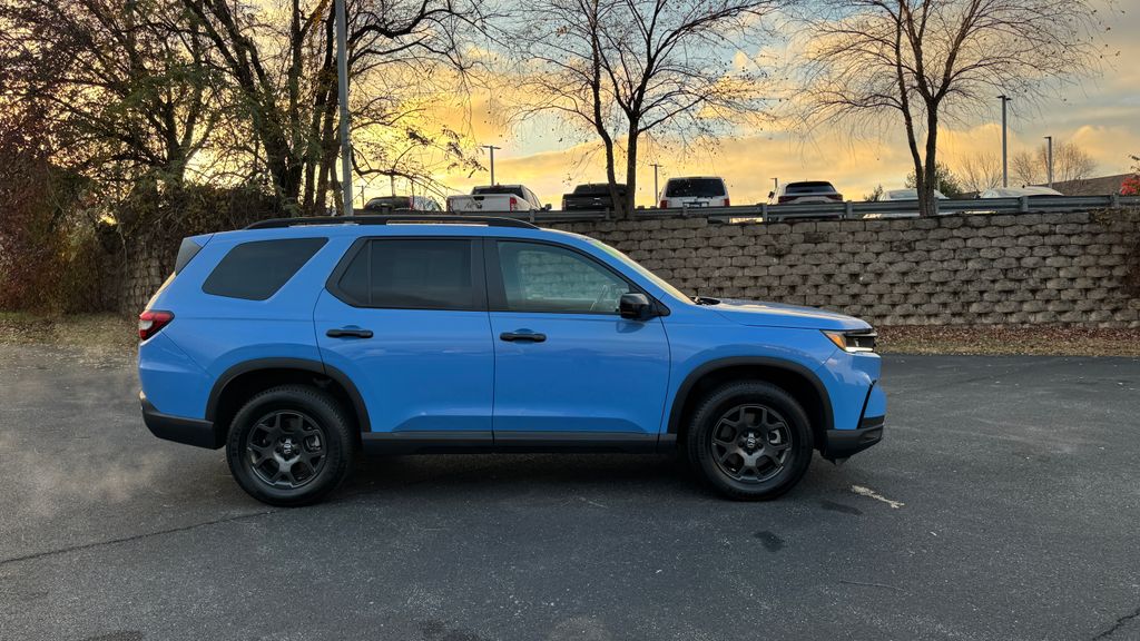 2023 Honda Pilot TrailSport photo 3