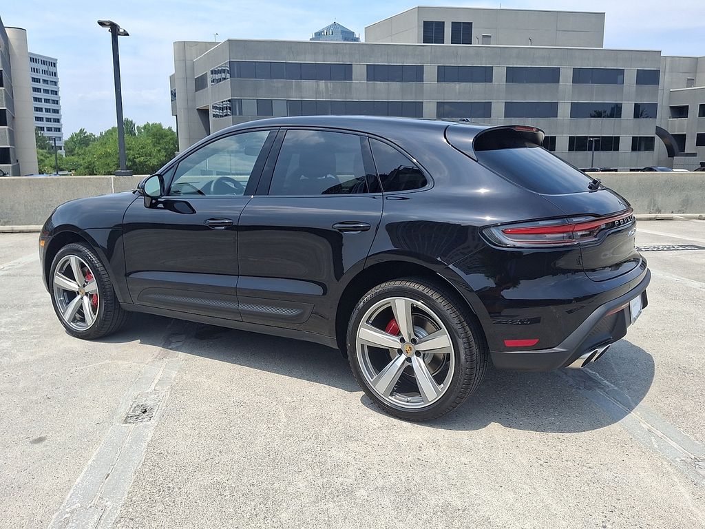 Thumbnail: 2026 Porsche Macan - 3