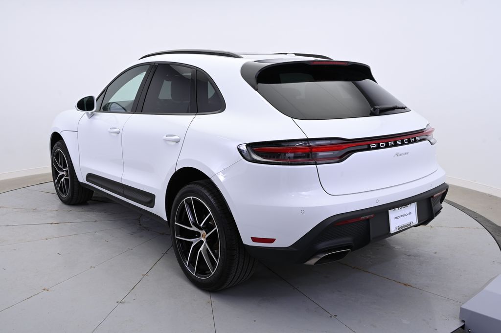 Thumbnail: 2024 Porsche Macan - 3