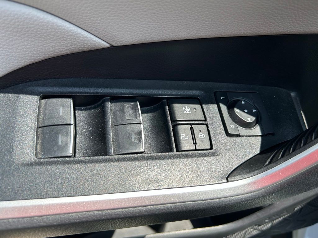 2023 Toyota RAV4 XLE 17