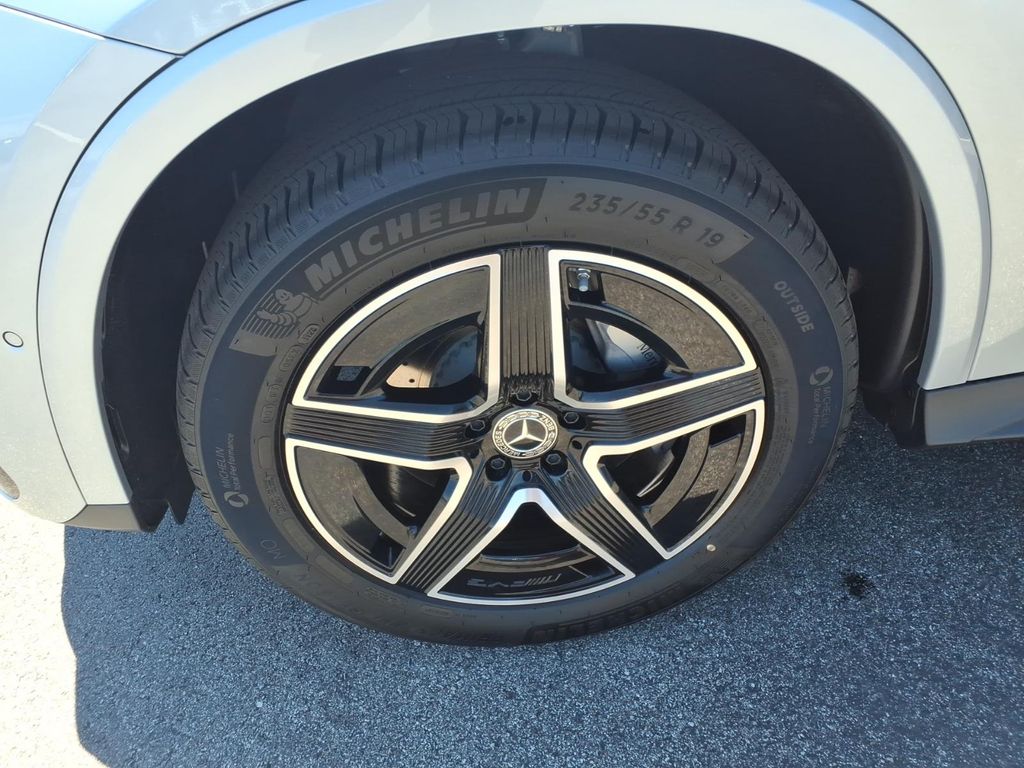 New 2026 Cirrus Silver Metallic Mercedes-Benz GLC 300 image 10