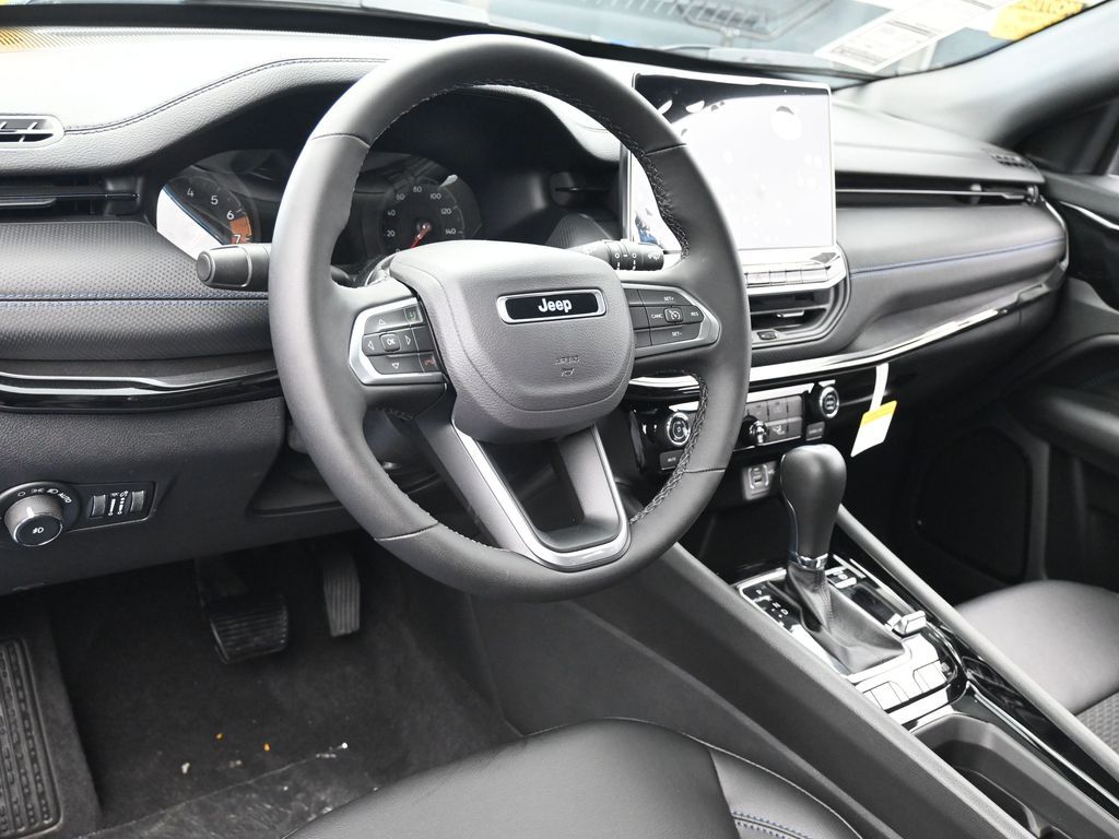 New 2026 Hydro Blue Pearlcoat Jeep Latitude image 13