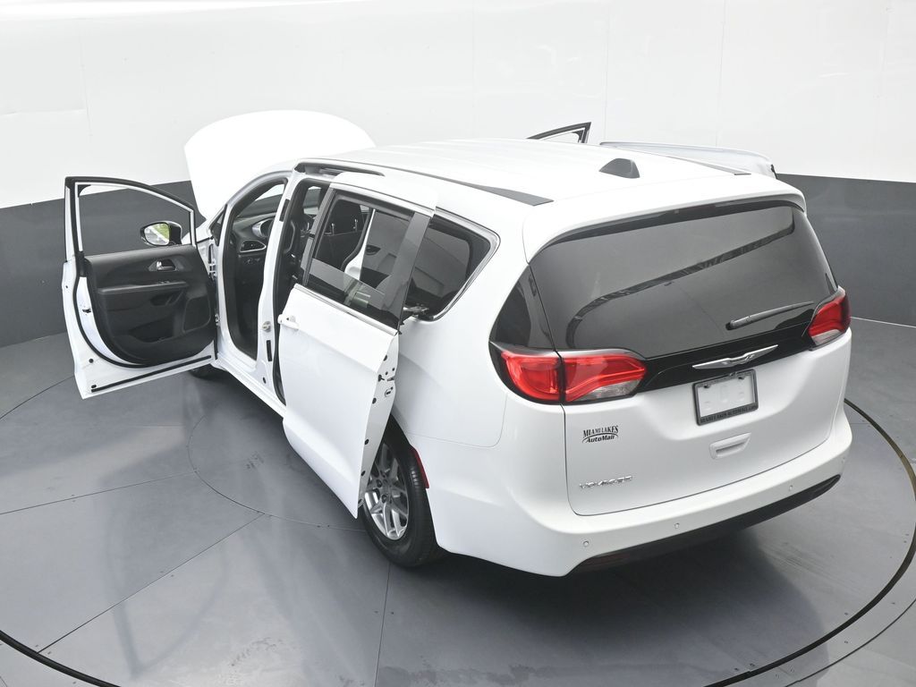 Used 2026 Bright White Clearcoat Chrysler LX image 64