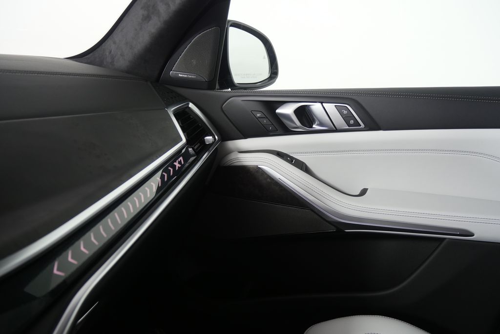 Thumbnail: 2026 BMW X7 - 27
