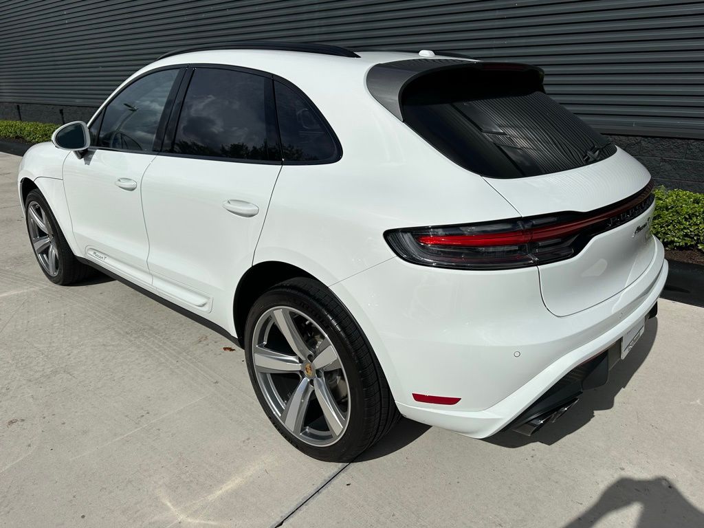 Thumbnail: 2025 Porsche Macan - 3