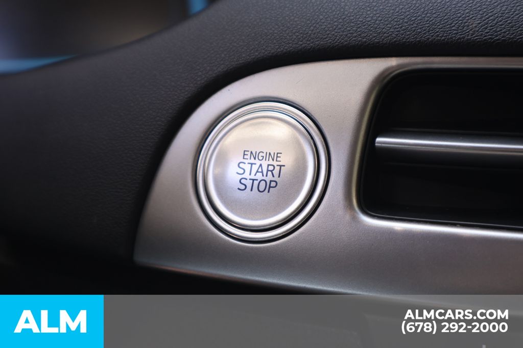 Used 2025 White Hyundai SEL image 38