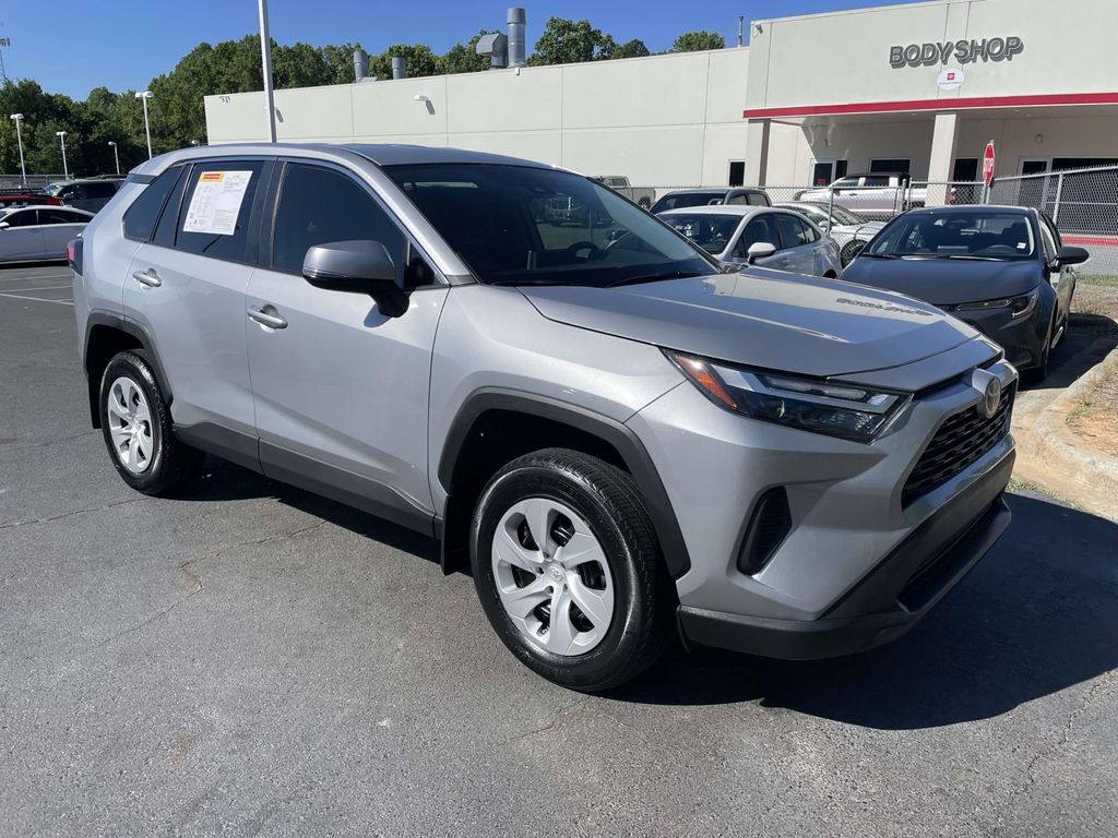 2024 Toyota RAV4 LE FWD