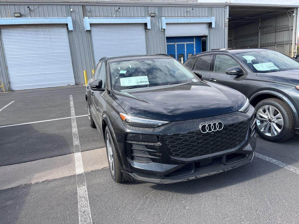 Thumbnail: 2025 Audi Q6 e-tron - 3