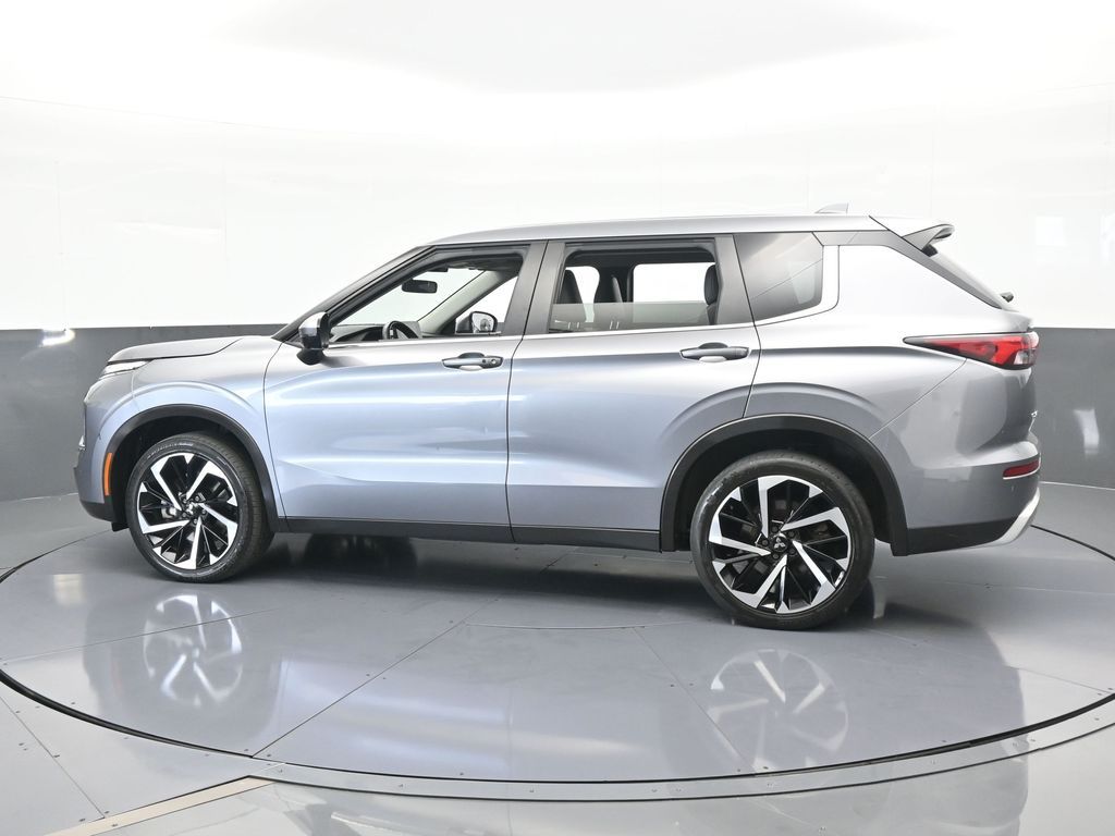 Used 2022 Mitsubishi Outlander SE with VIN JA4J3UA83NZ025124 for sale in Miami, FL