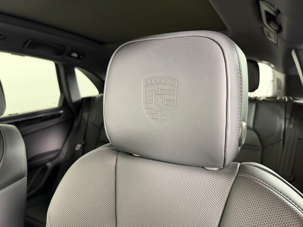Thumbnail: 2026 Porsche Macan - 23