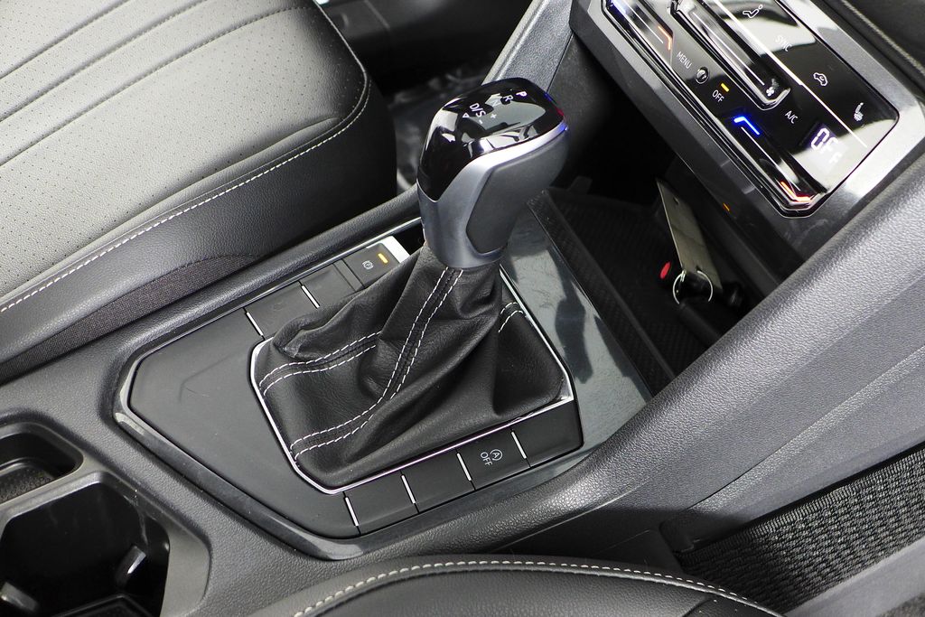 Thumbnail: 2023 Volkswagen Tiguan - 15