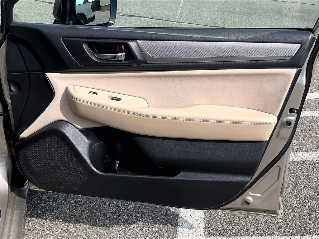 2016 Subaru Legacy — photo 11