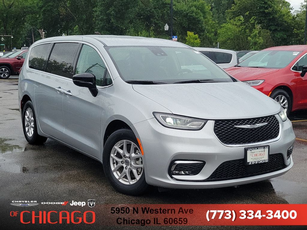 Silver Mist Clearcoat 2024 Chrysler Pacifica Minivan Front-Wheel Drive 9-Speed Automatic