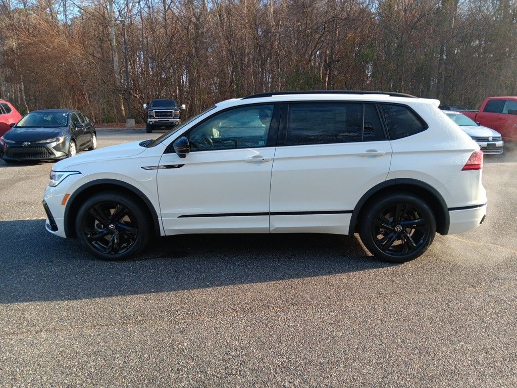 2024 Volkswagen Tiguan 2.0T SE R-Line Black 2