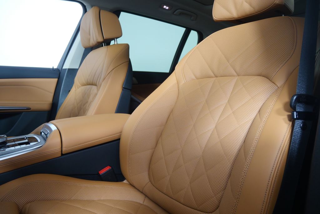 Thumbnail: 2026 BMW X7 - 11