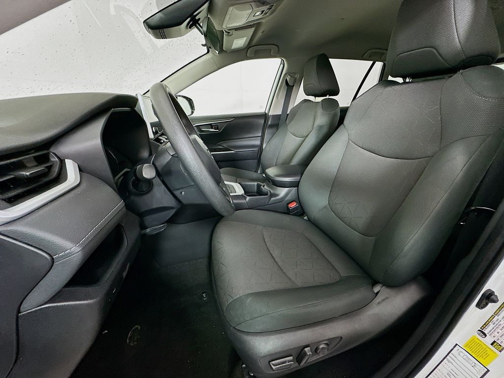 Thumbnail: 2024 Toyota RAV4 - 20