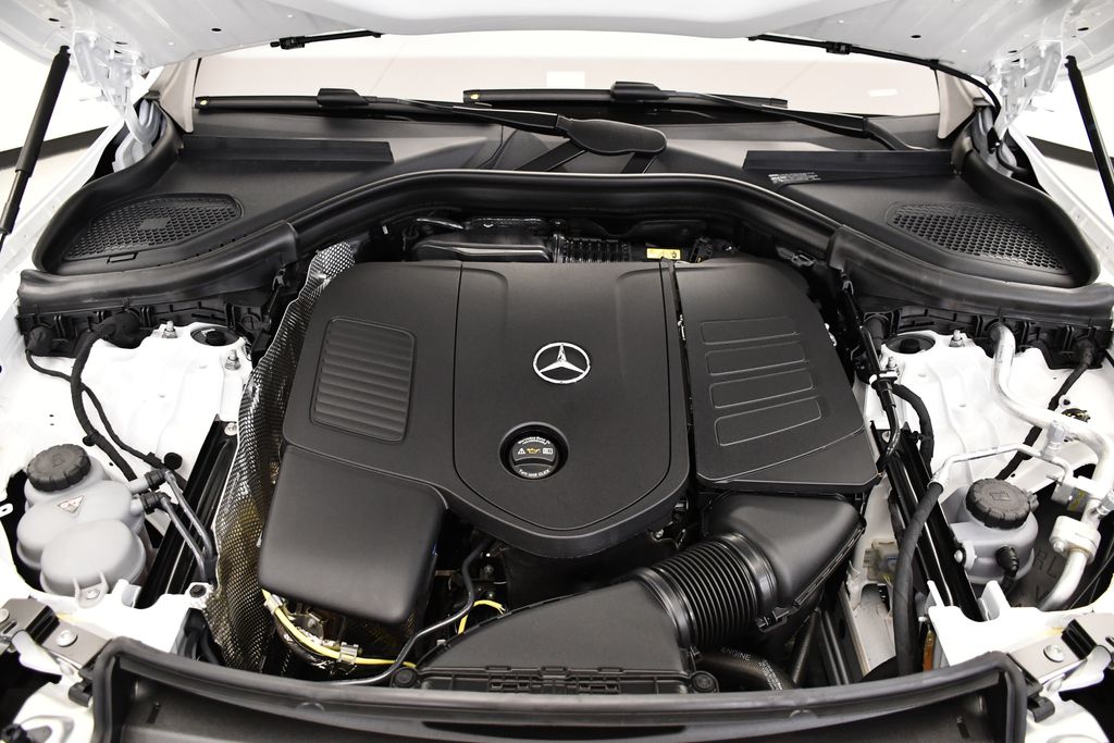 2025 Mercedes-Benz GLC 300 11
