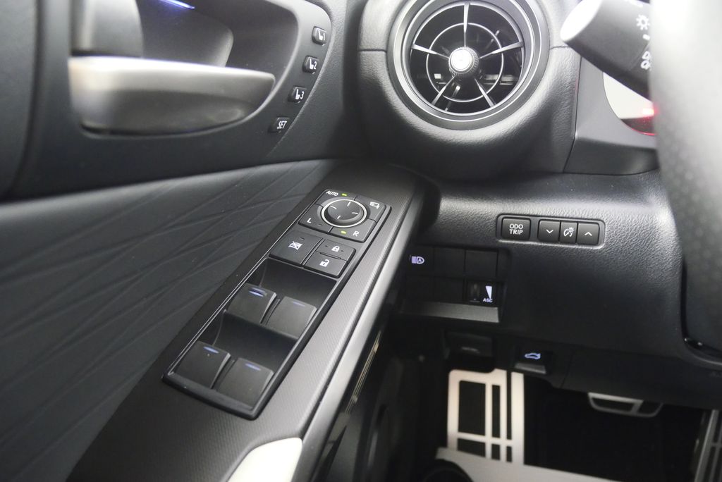 2025 Lexus IS 350 19