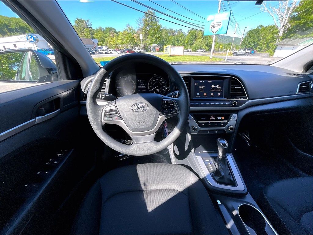 2018 Hyundai Elantra — photo 17