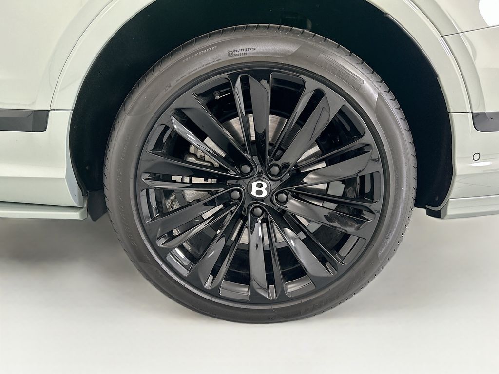Thumbnail: 2023 Bentley Bentayga - 30