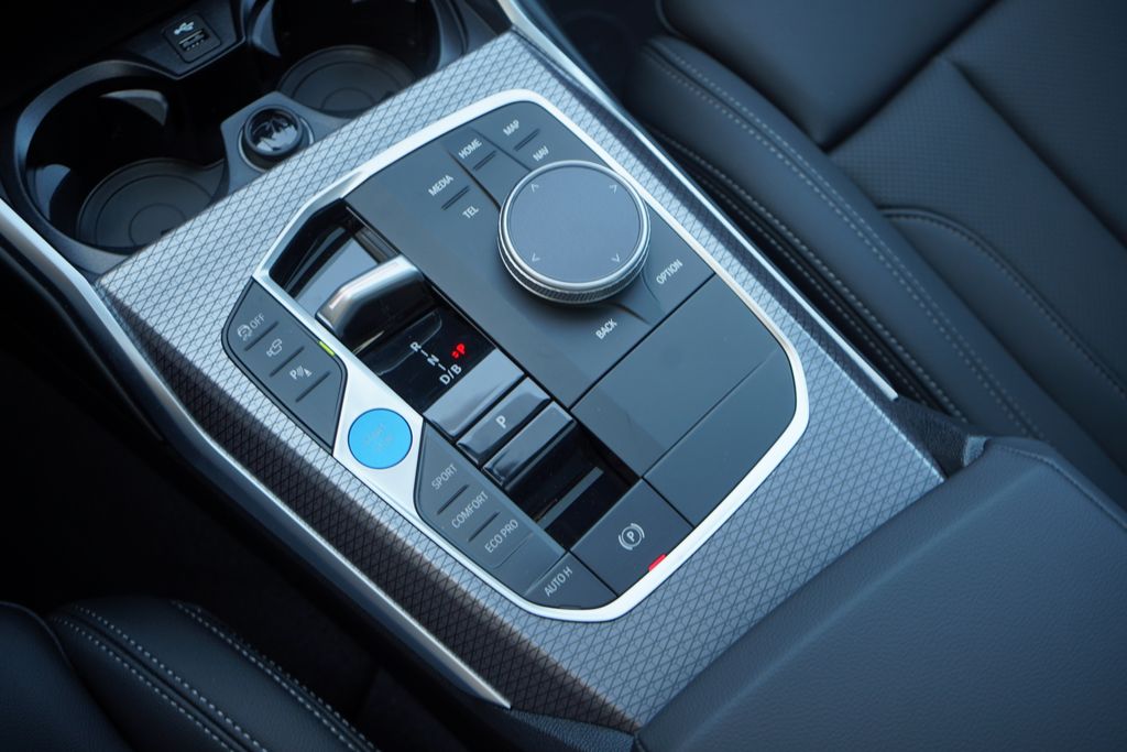 2025 BMW i4 xDrive40 18