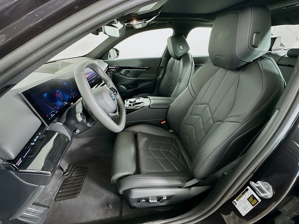 Thumbnail: 2024 BMW 5 Series - 21