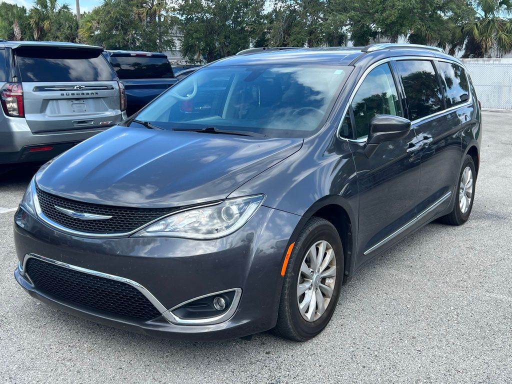 2019 Chrysler Pacifica Touring L 2