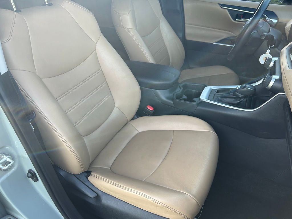 2019 Toyota RAV4 XLE Premium 15