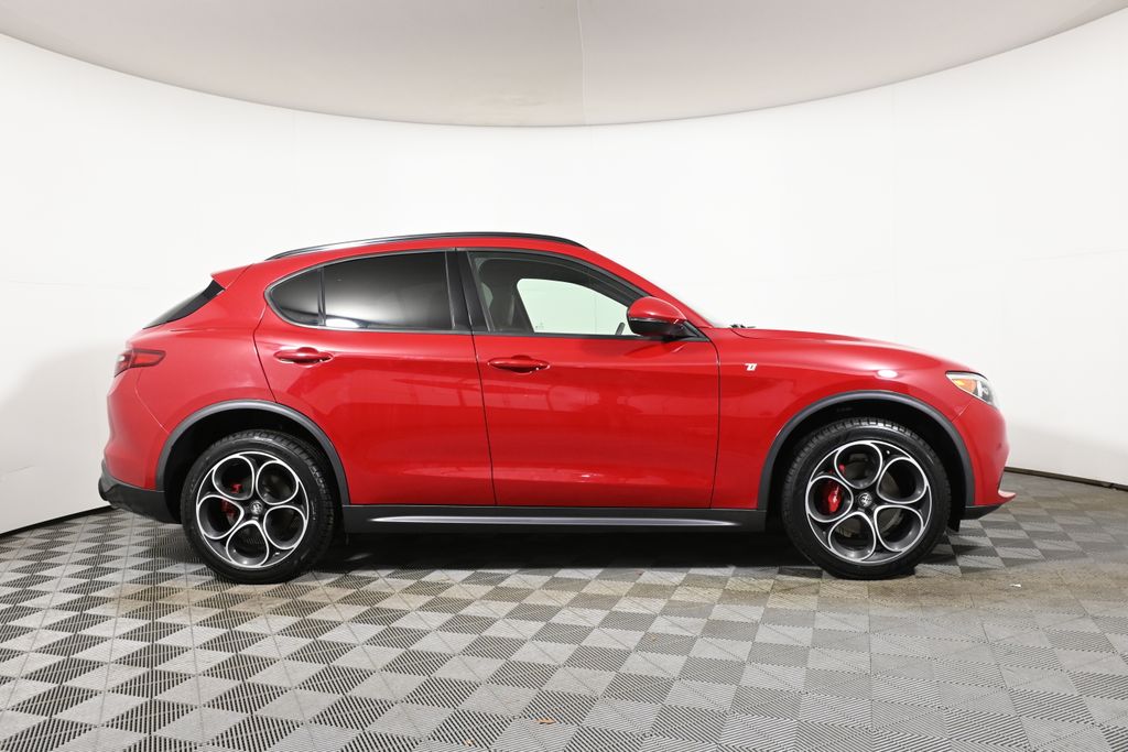 Thumbnail: 2022 Alfa Romeo Stelvio - 9