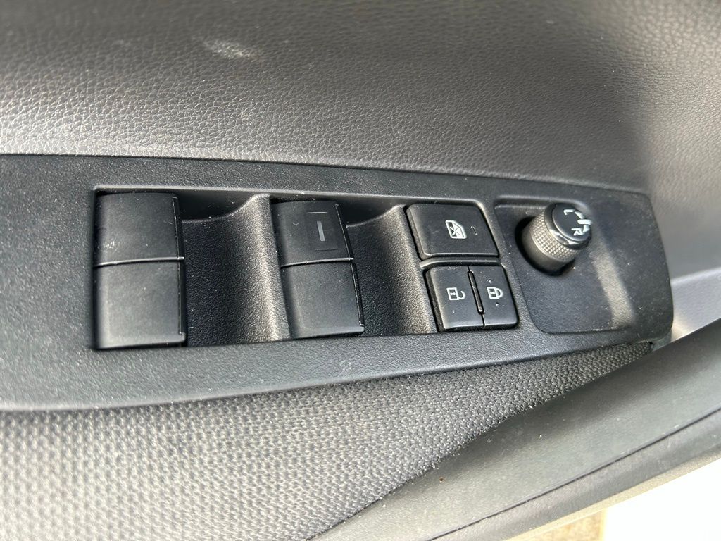 2022 Toyota Corolla LE 16