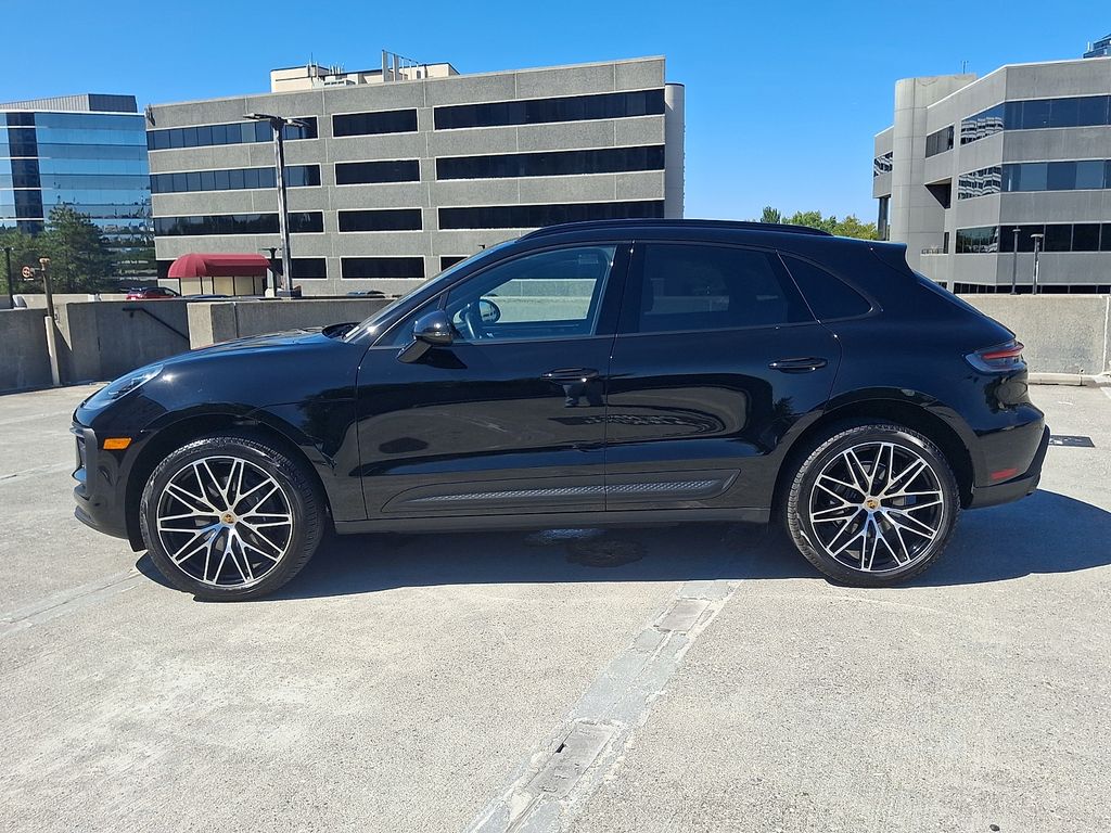 Thumbnail: 2026 Porsche Macan - 2