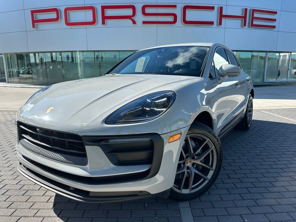 Thumbnail: 2022 Porsche Macan - 1