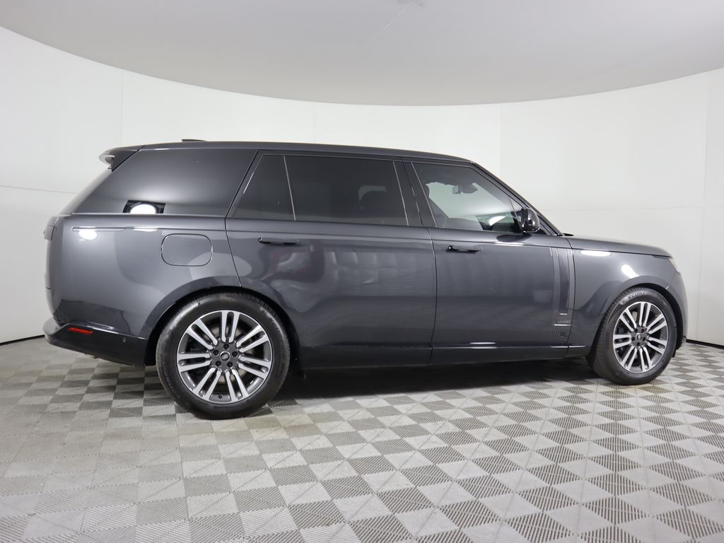 2025 Land Rover Range Rover SE 4