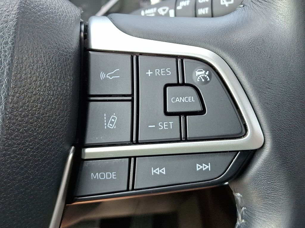 Thumbnail: 2022 Toyota Highlander - 25