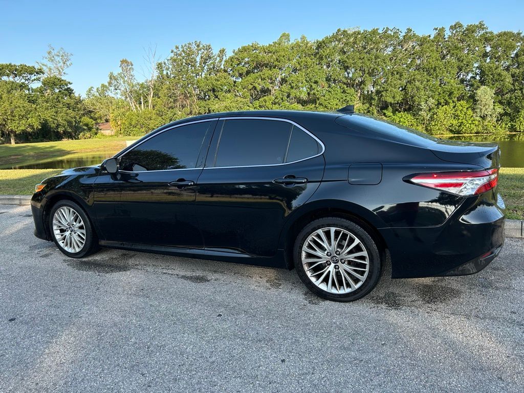 2020 Toyota Camry XLE 3