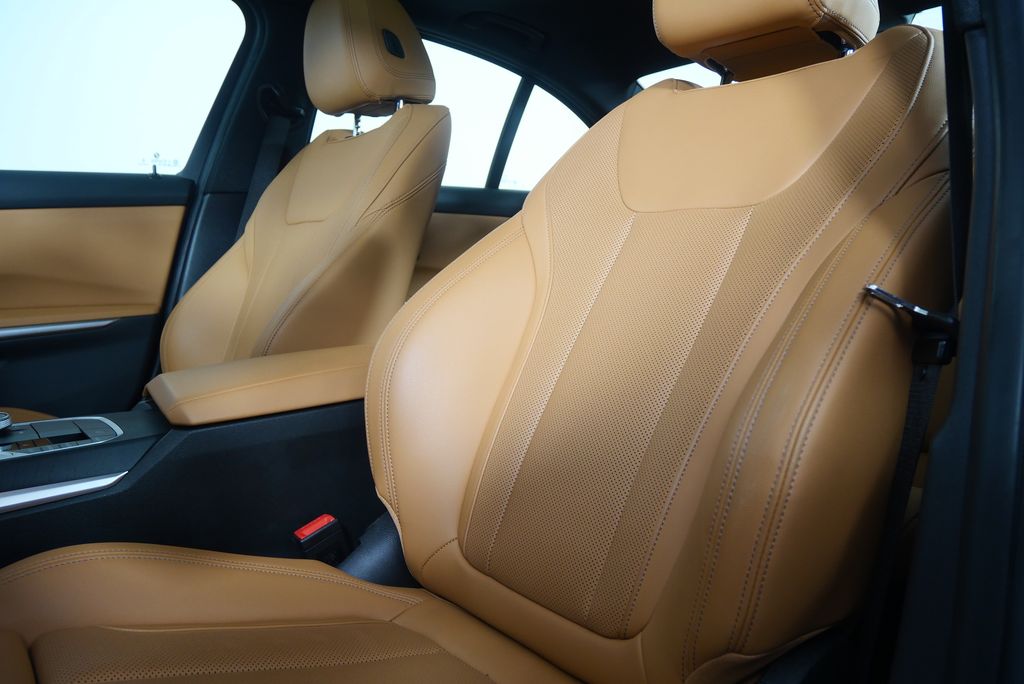 Thumbnail: 2024 BMW 3 Series - 11