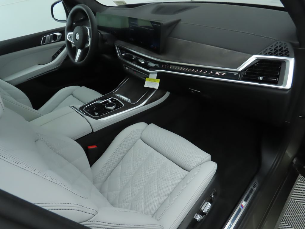Thumbnail: 2026 BMW X7 - 19