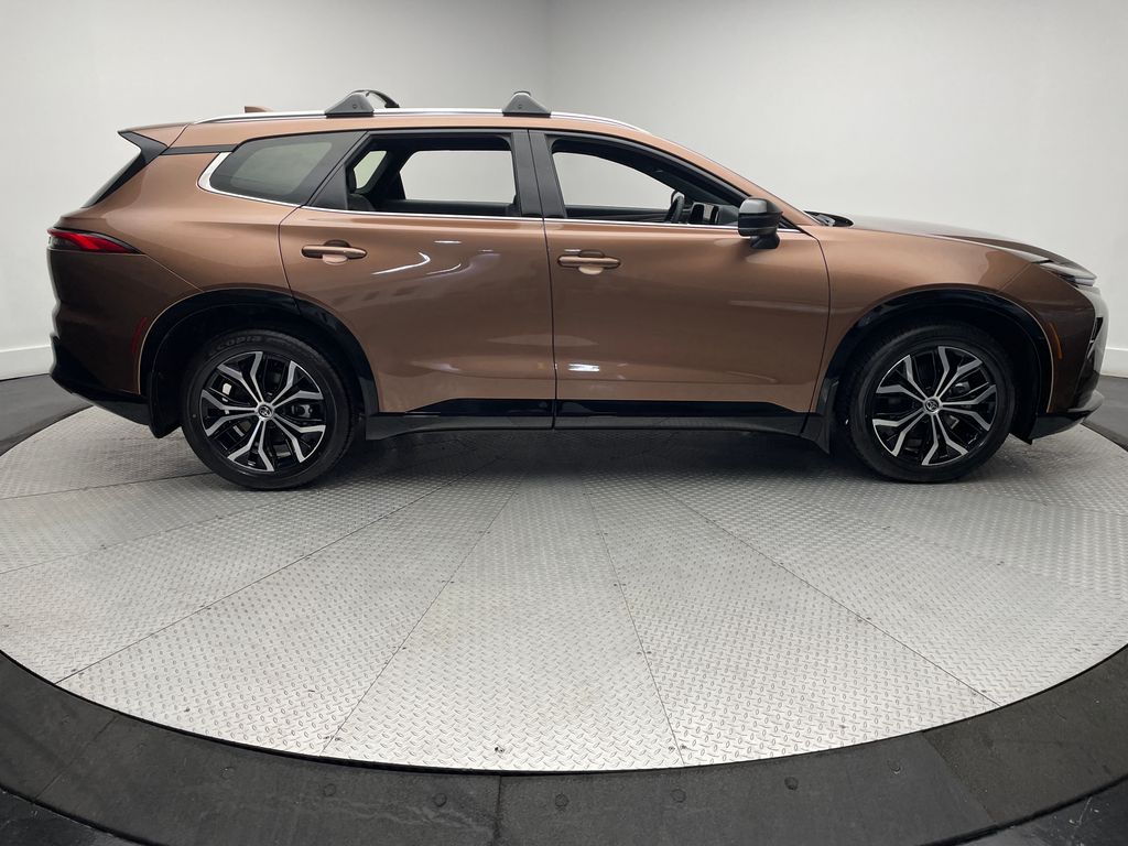 Thumbnail: 2026 Toyota Crown Signia - 4