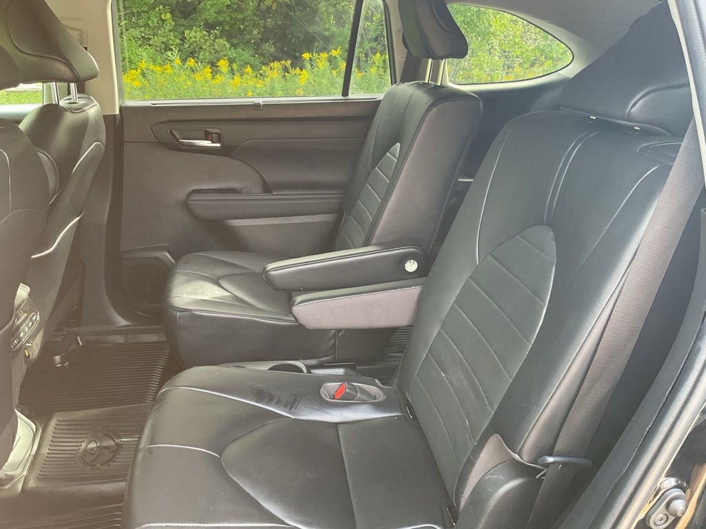 Used 2023 Toyota Highlander Hybrid SUV