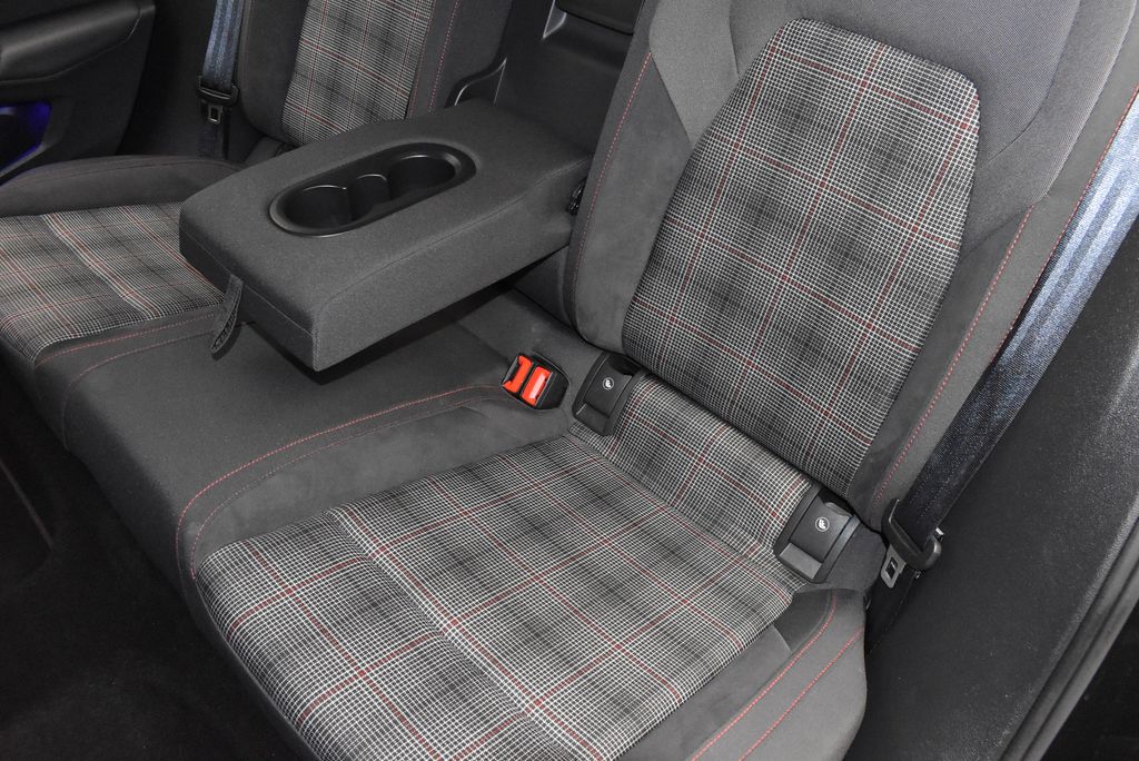 Thumbnail: 2024 Volkswagen Golf - 32