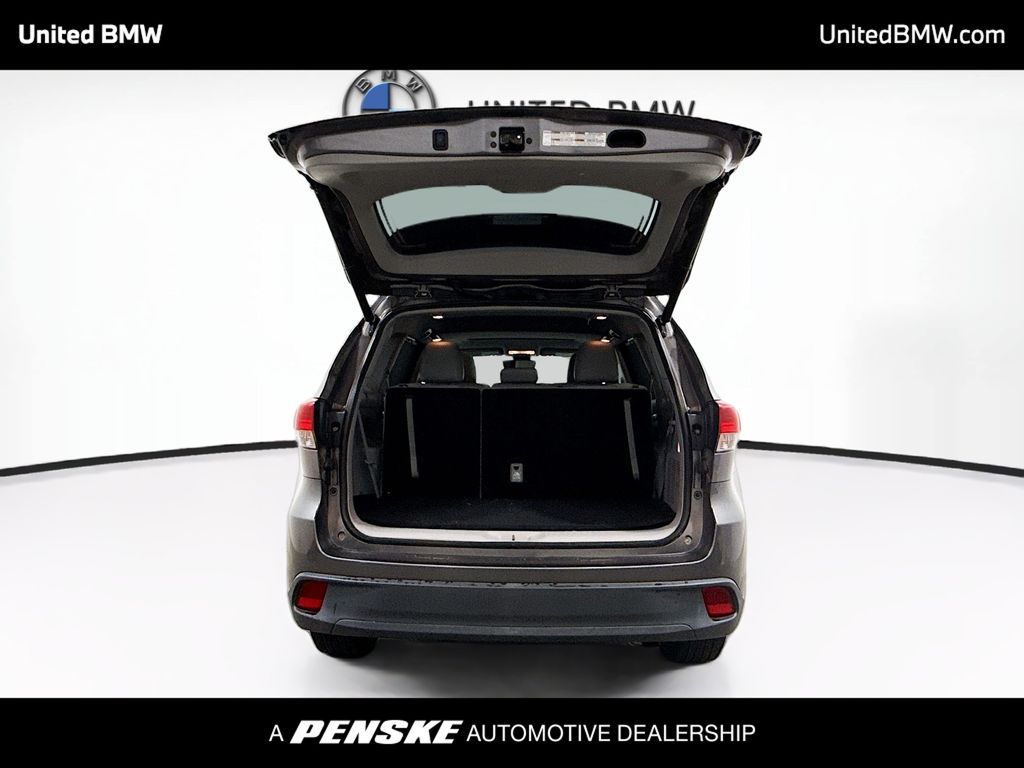 Thumbnail: 2017 Toyota Highlander - 15