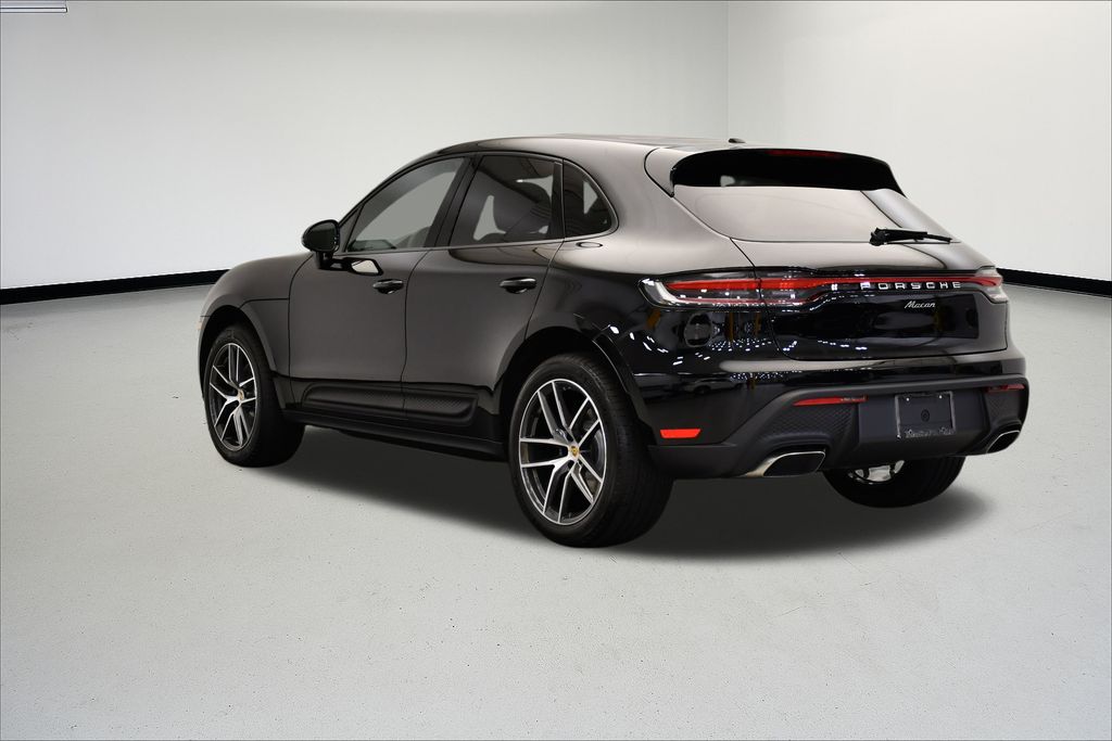 Thumbnail: 2026 Porsche Macan - 3