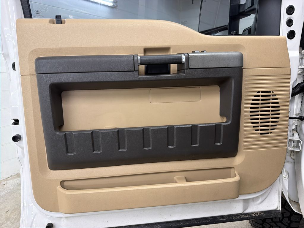 Used 2016  Ford Lariat image 14