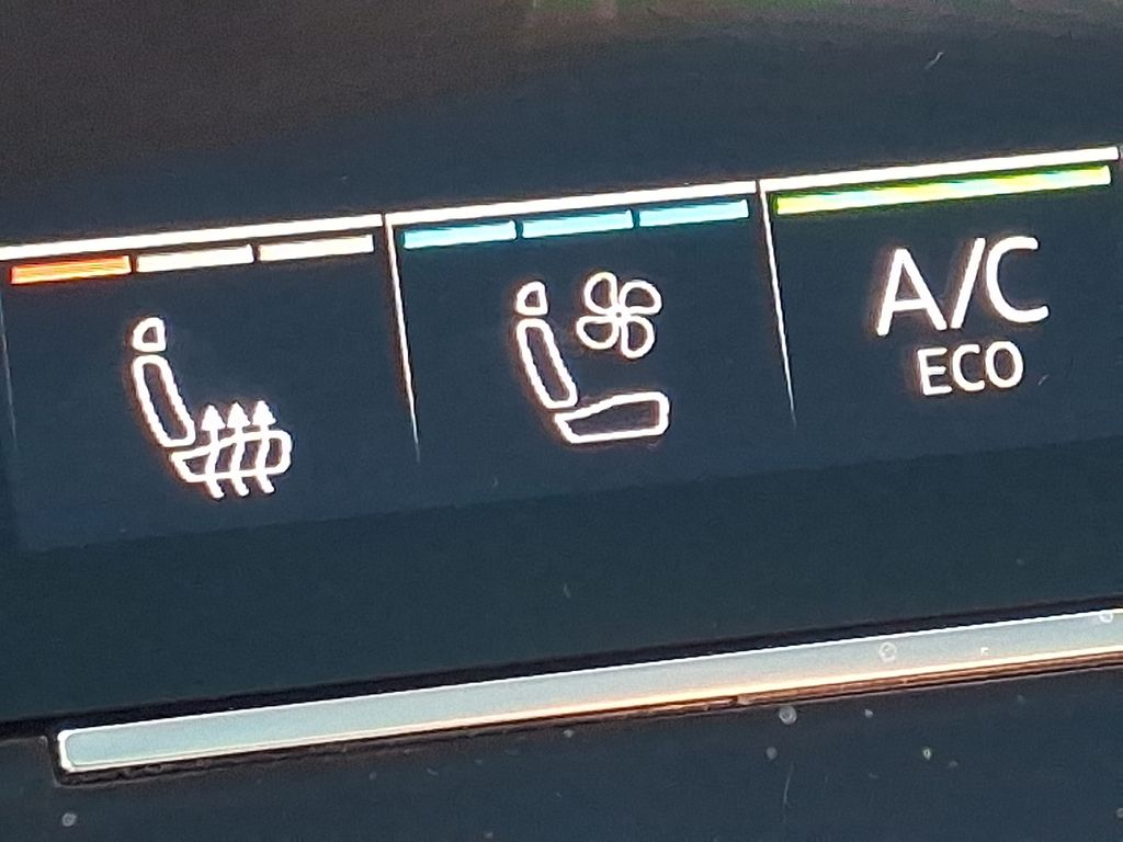 Thumbnail: 2024 Audi Q8 e-tron - 24