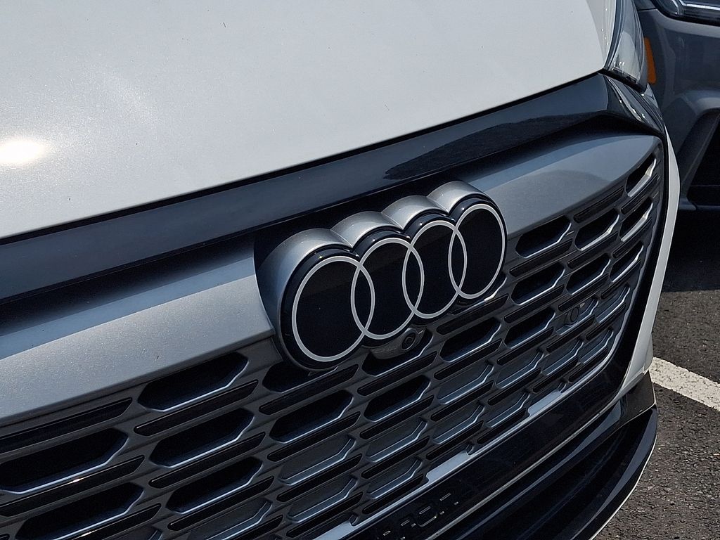 Thumbnail: 2024 Audi Q8 e-tron - 4