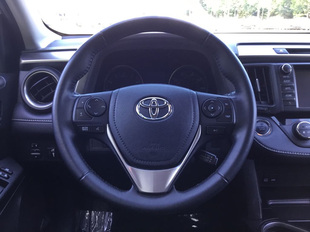 Thumbnail: 2018 Toyota RAV4 - 20