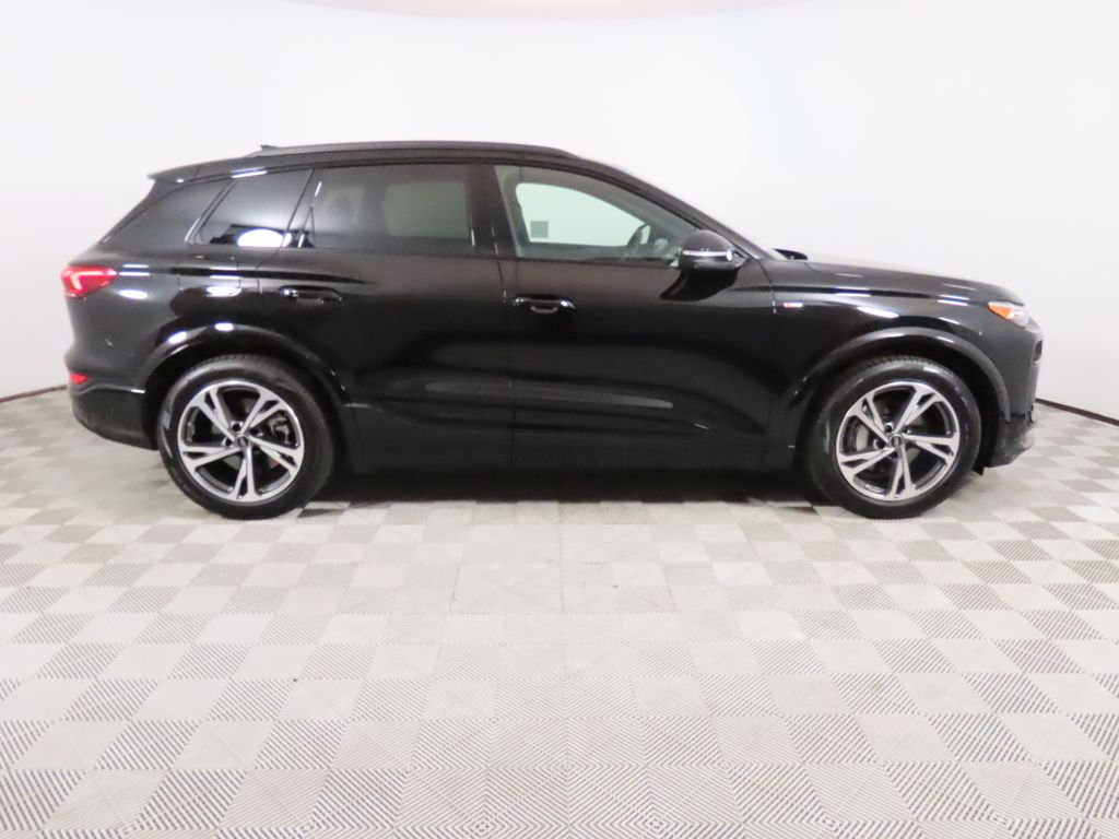 Thumbnail: 2027 Audi Q6 e-tron - 6