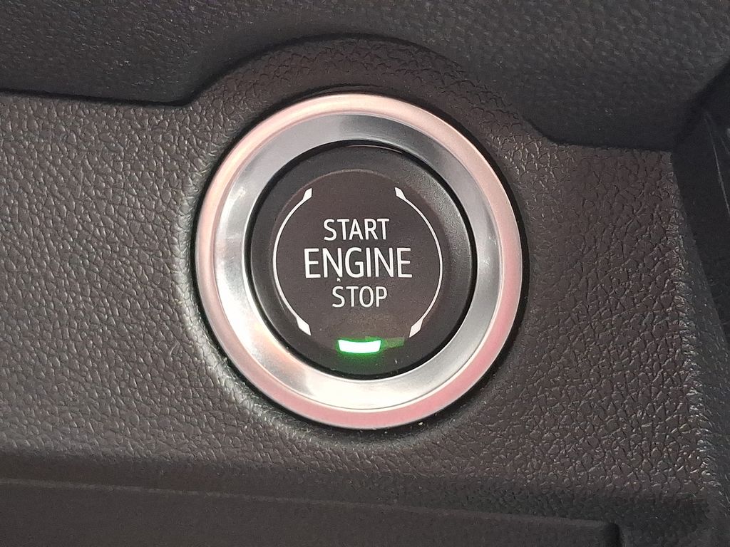 used 2025 Chevrolet Traverse car, priced at $39,629