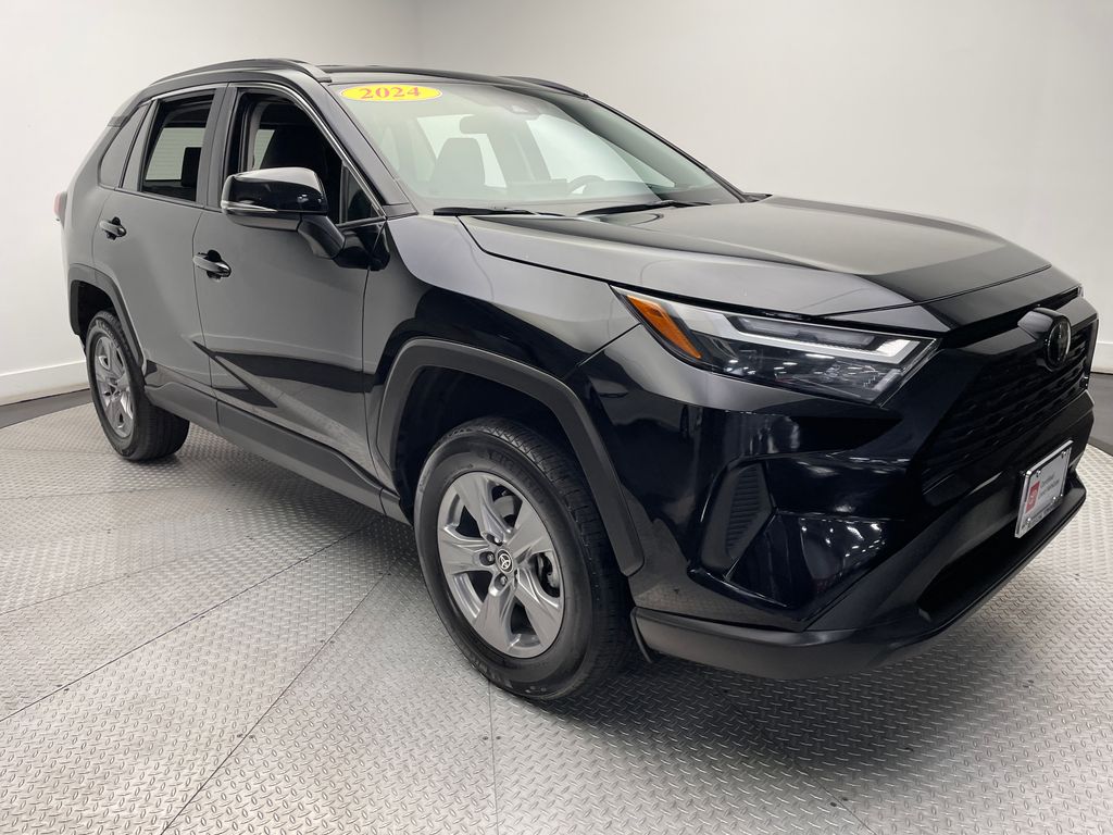 2024 Toyota RAV4 XLE 3
