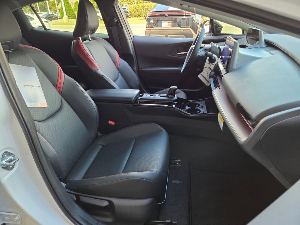 2026 Toyota Prius Plug-in Hybrid XSE - Photo 15